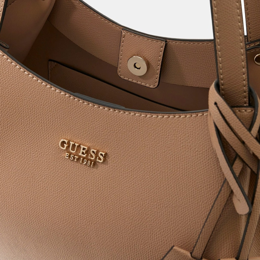 GUESS HWBG  AMORETTE GIRLFRIEND SA en color MARRON  (5)