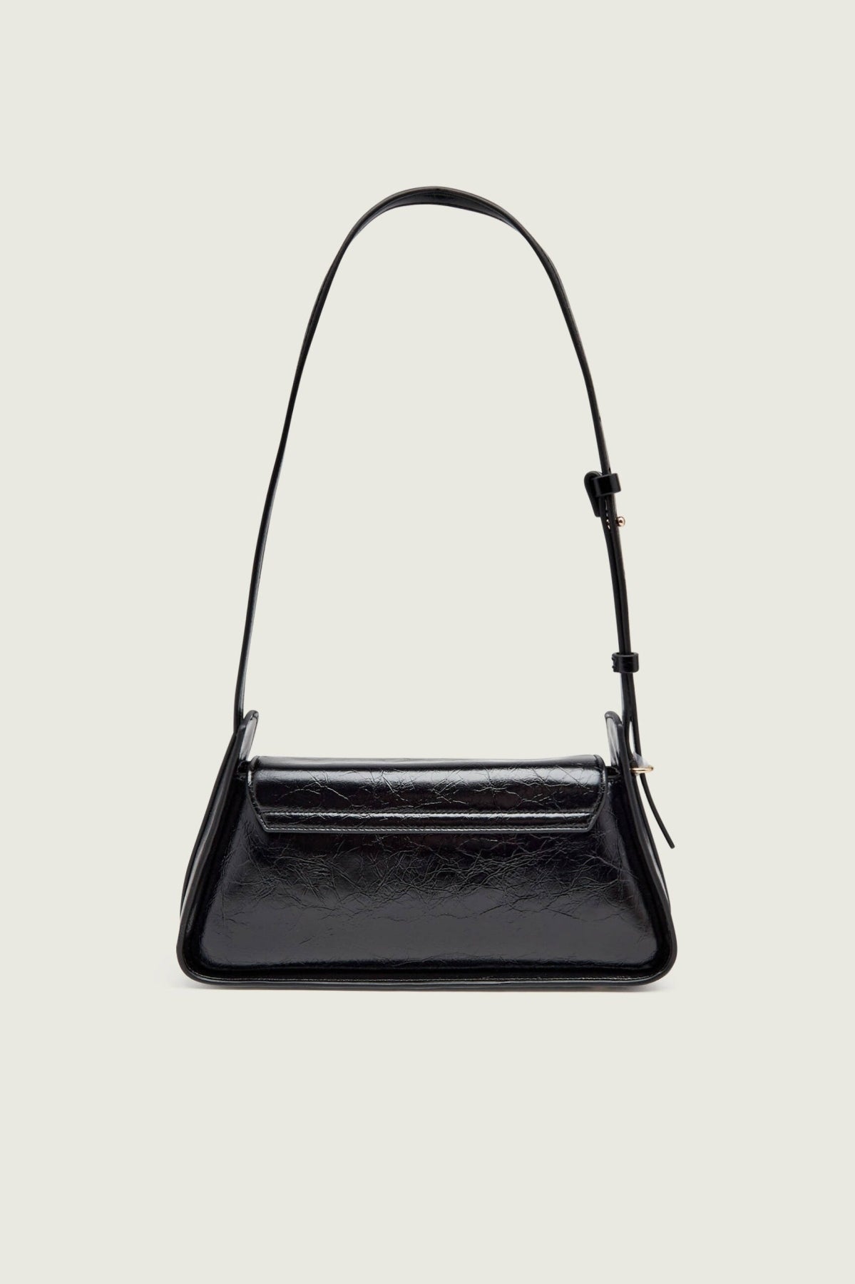 GUESS HWTC  XENA FLAP SHOULDER BAG en color NEGRO  (2)