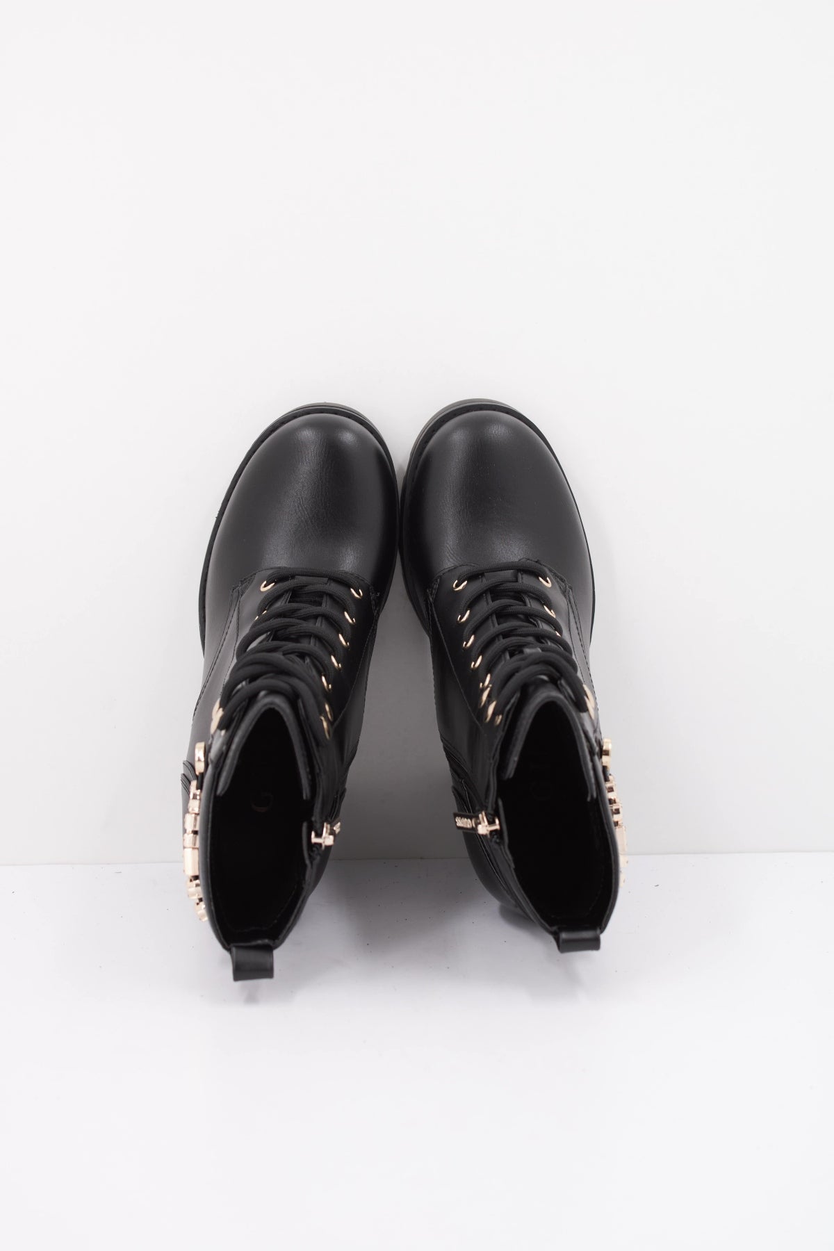 GUESS FLFNEE ELE BOTIN NEELA en color NEGRO  (3)