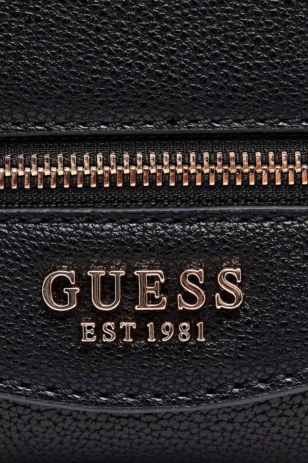 GUESS HWTG  ANTONIA CNVRTBL XBODY en color NEGRO  (5)