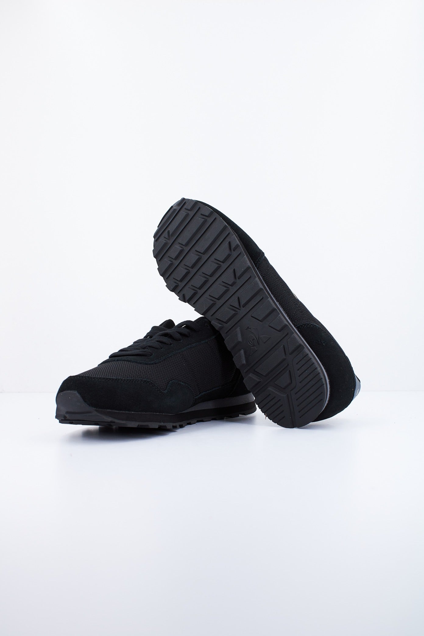 LE COQ SPORTIF ASTRA en color NEGRO  (4)
