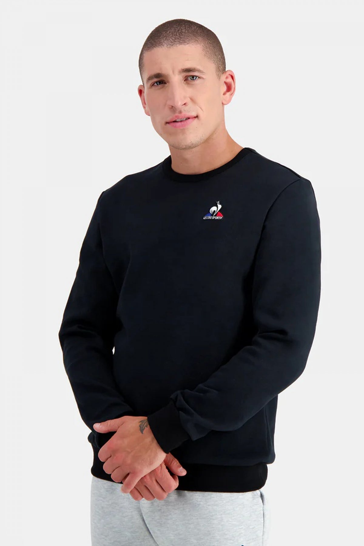 LE COQ SPORTIF ESS CREW SWEAT en color NEGRO  (1)