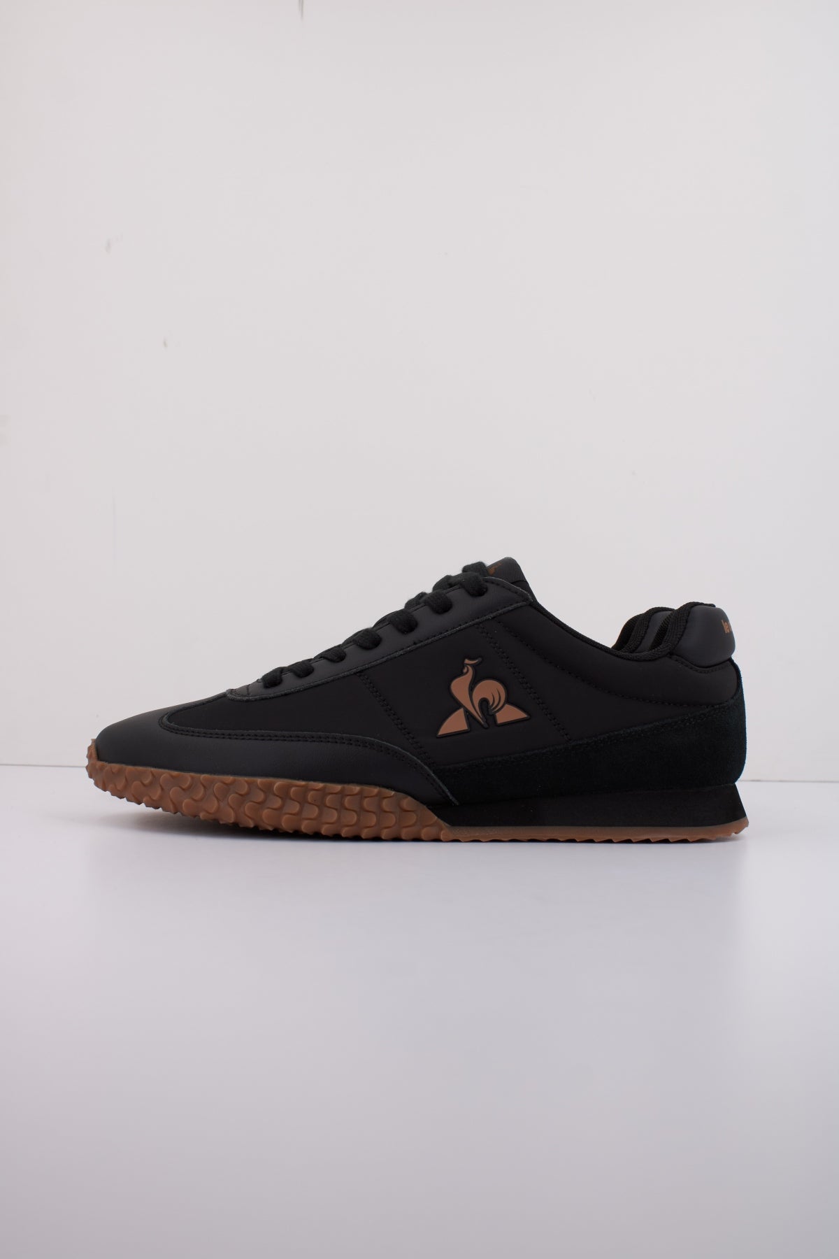 LE COQ SPORTIF VELOCE I en color NEGRO  (1)