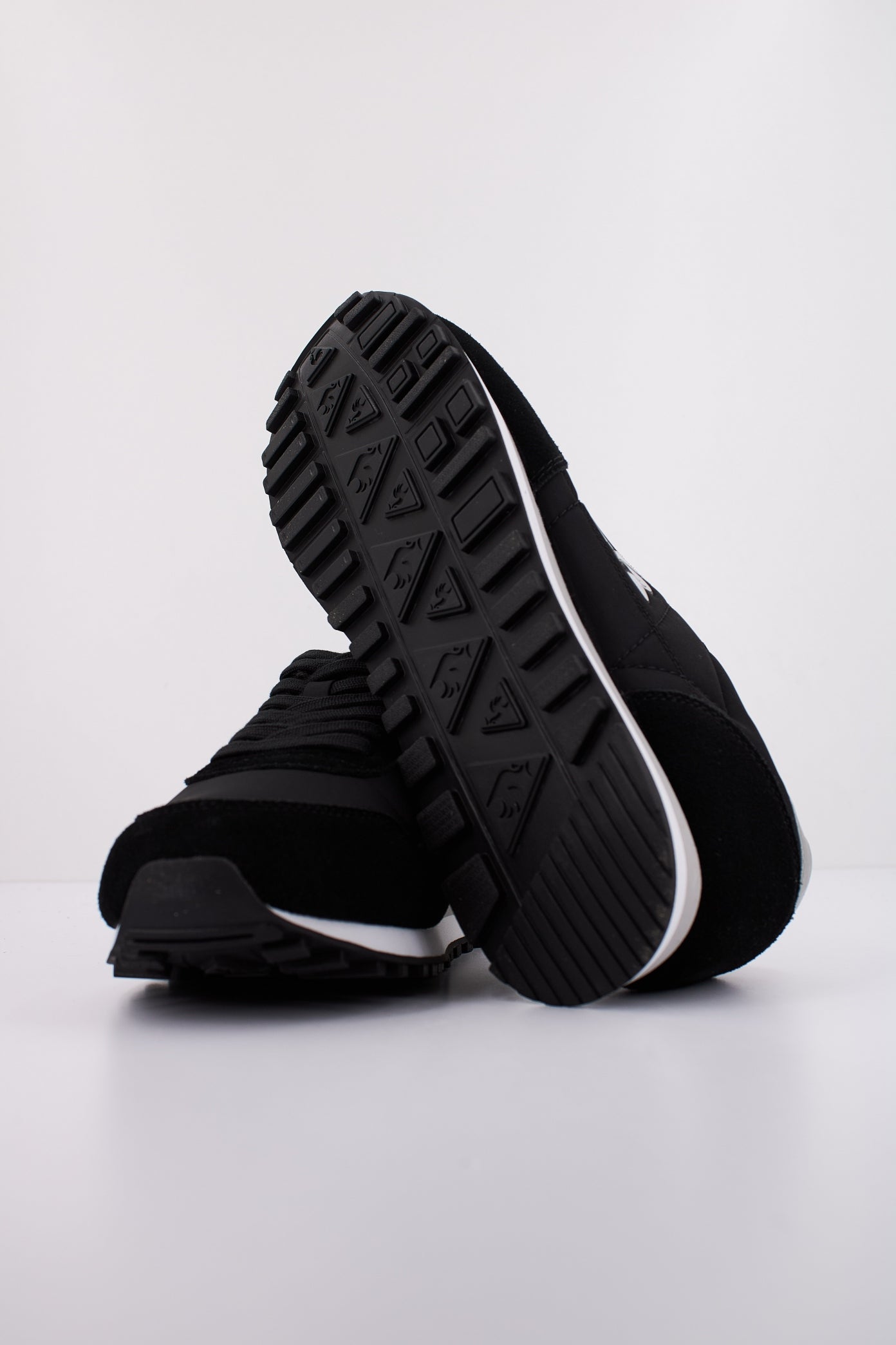 LE COQ SPORTIF ASTRA  en color NEGRO  (5)