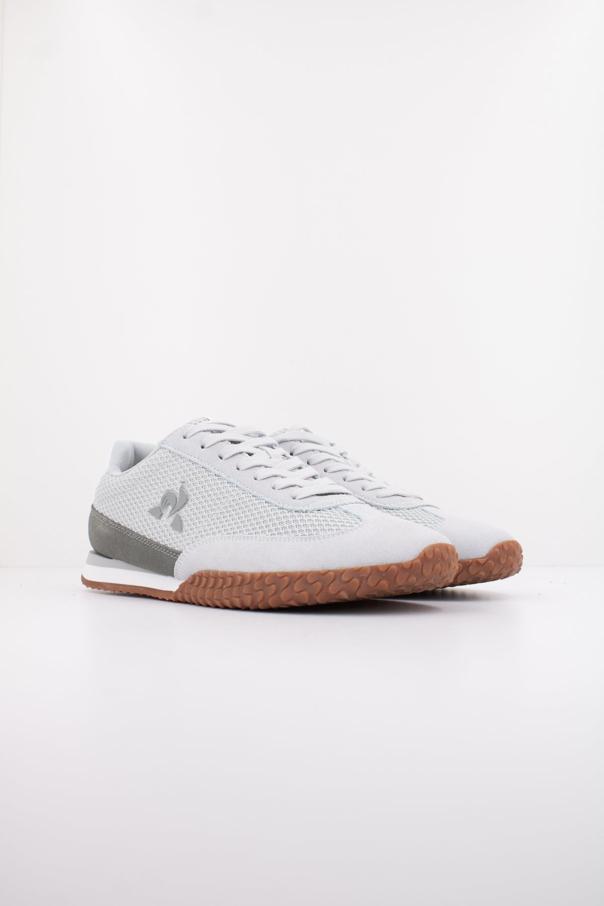 LE COQ SPORTIF VELOCE I en color GRIS  (2)