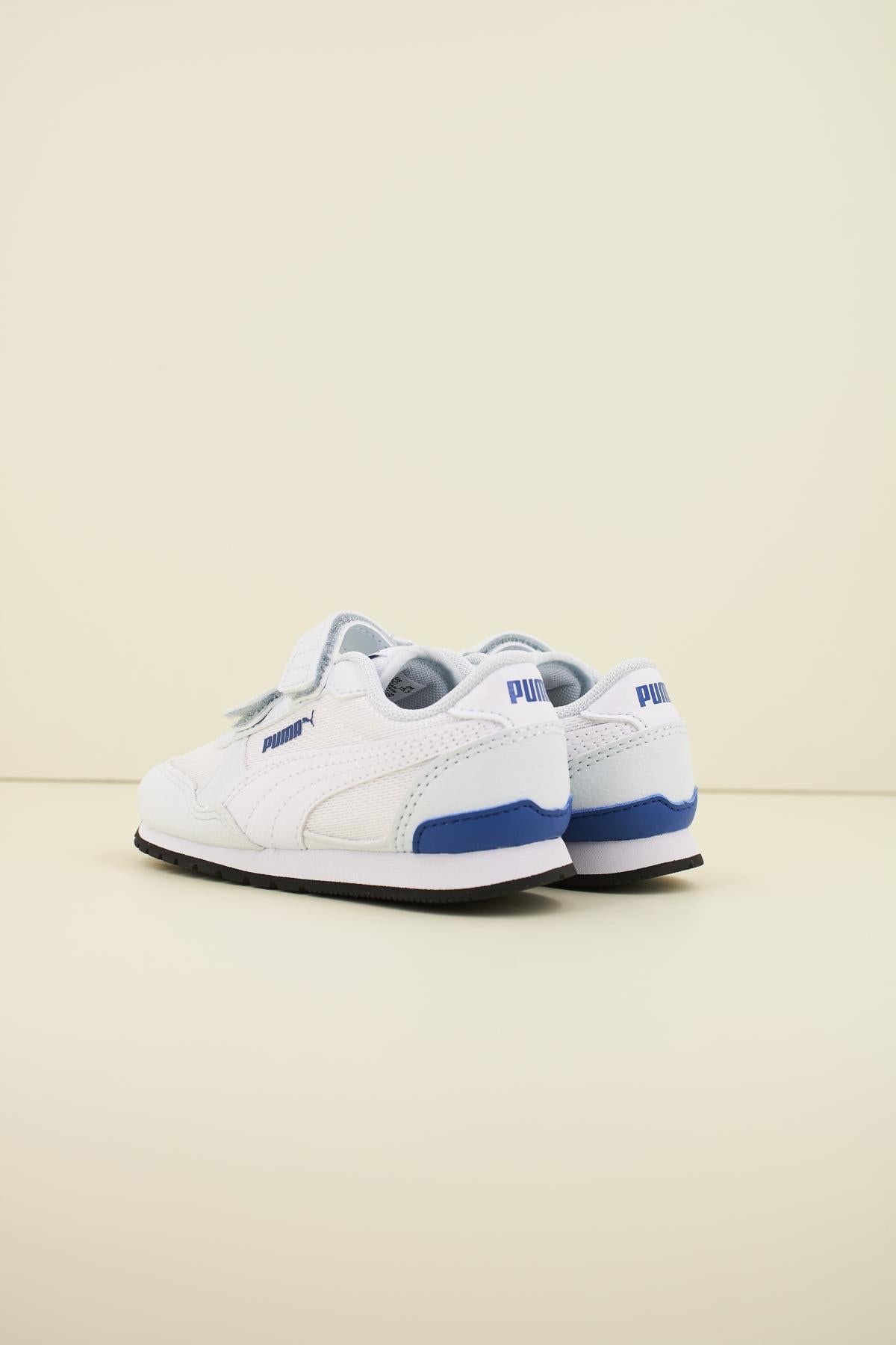 PUMA RUNNER V MESH en color BLANCO  (3)