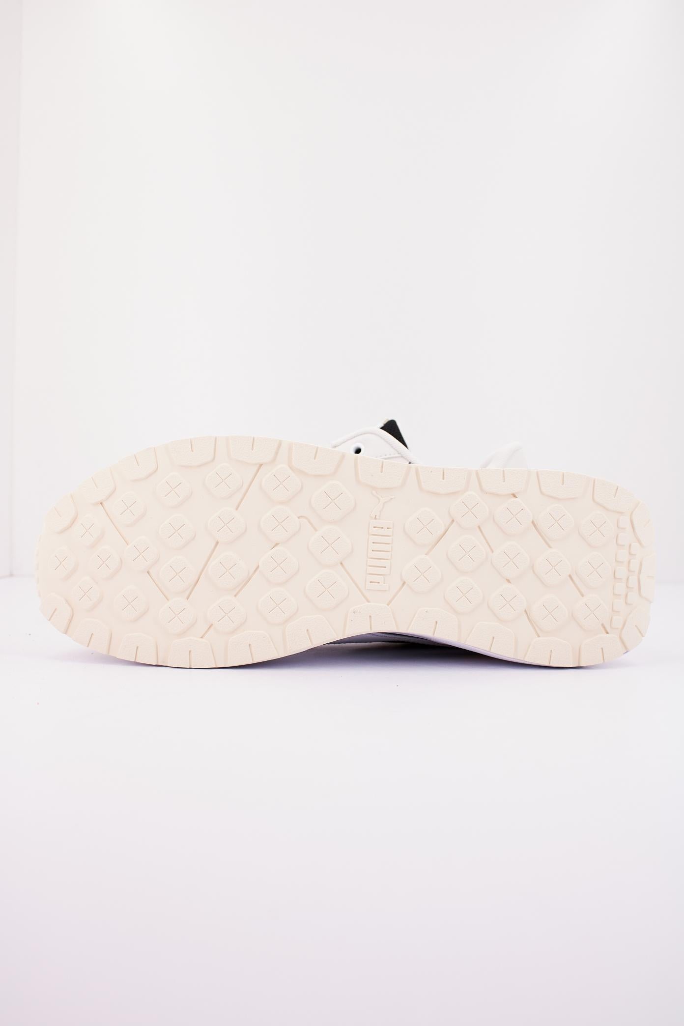 PUMA RUNTAMED en color BLANCO  (4)
