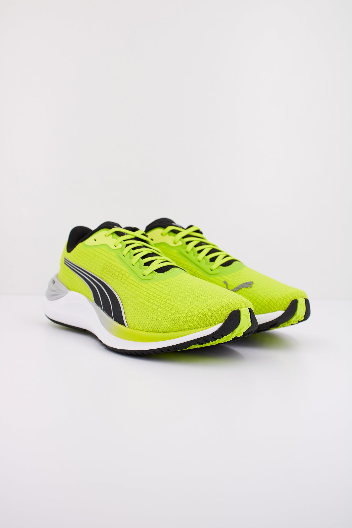 PUMA ELECTRIFY NITRO  en color VERDE  (2)
