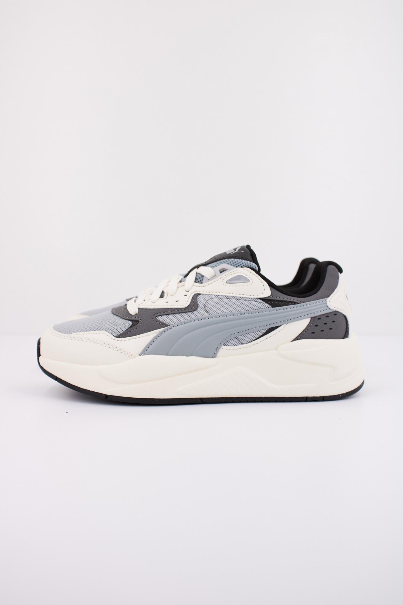 PUMA X-RAY SPEED JR en color GRIS  (1)