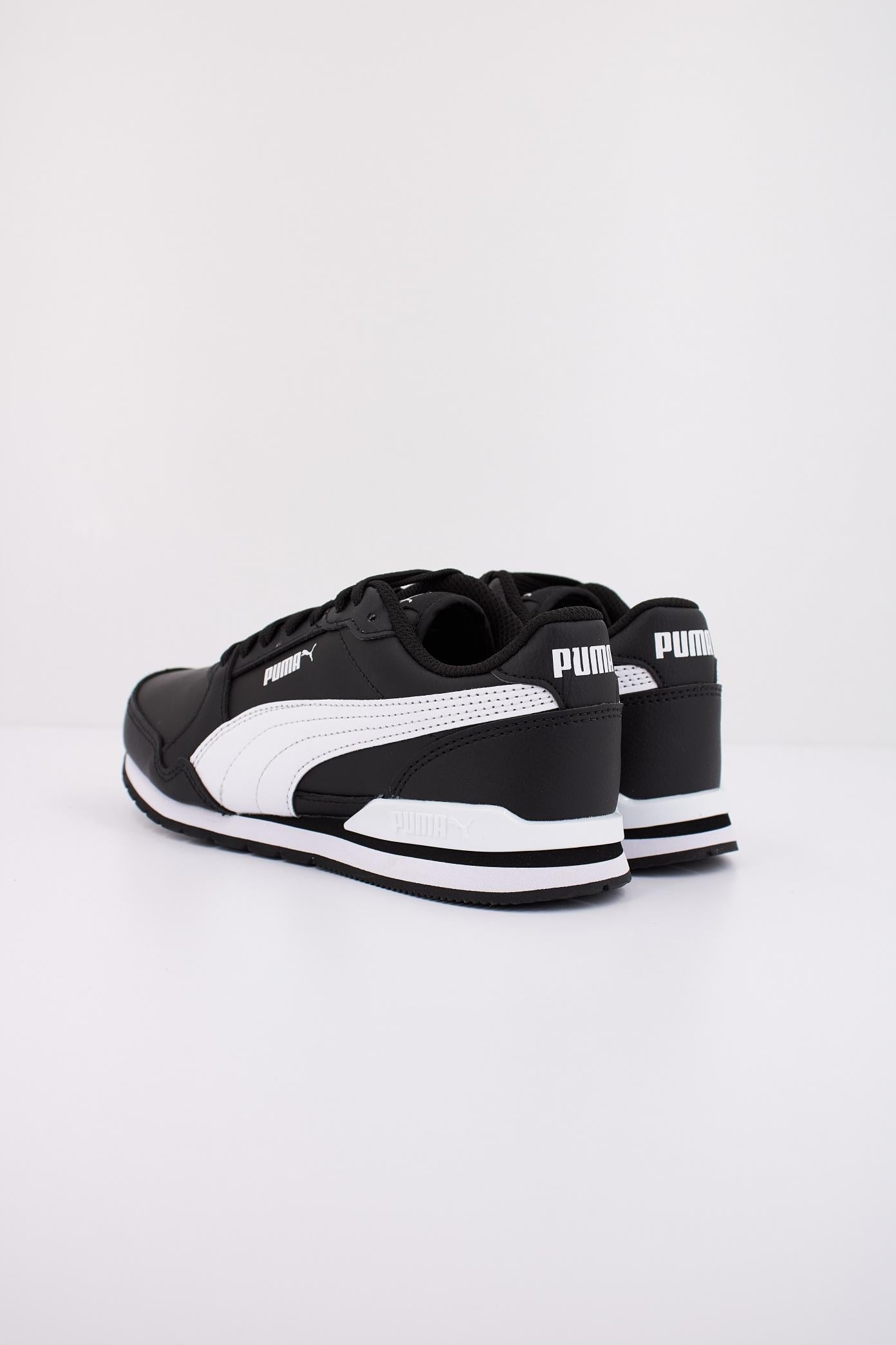 PUMA ST RUNNER V L JR en color NEGRO  (4)