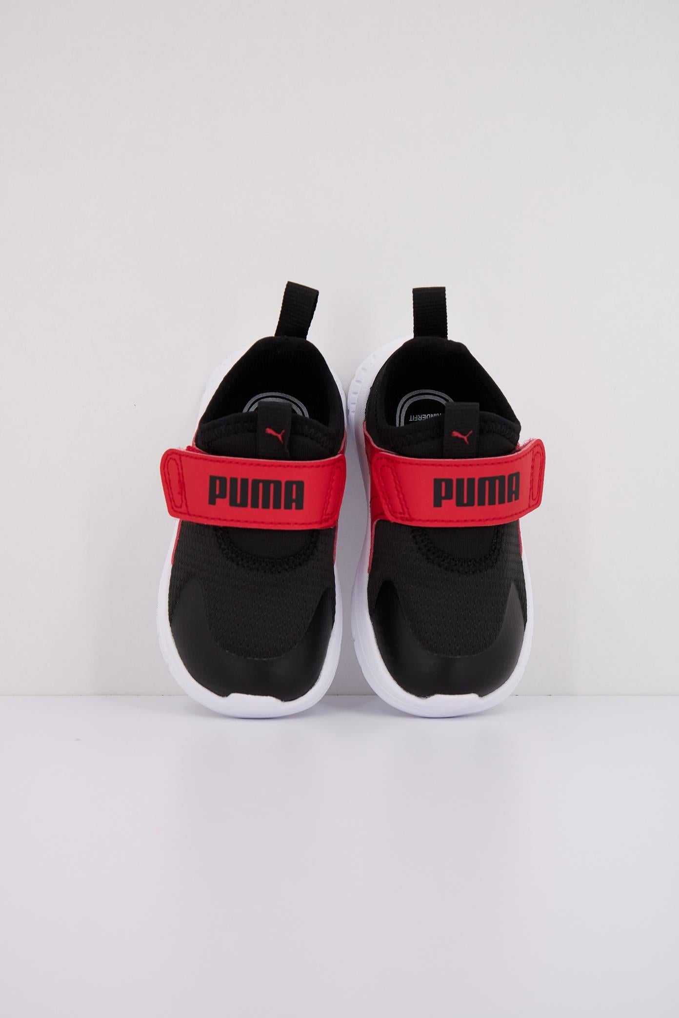 PUMA EVOLVE SLIP ON INF en color NEGRO  (3)