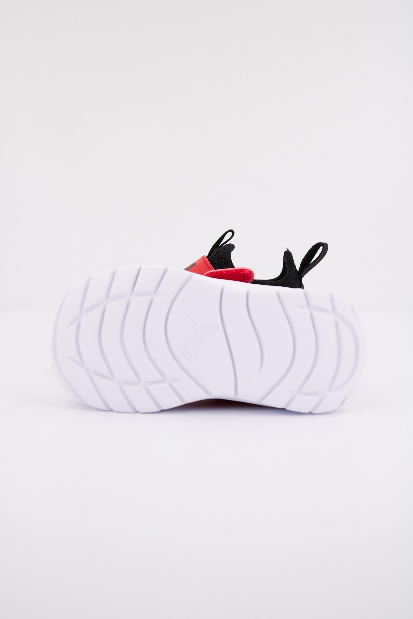 PUMA EVOLVE SLIP ON INF en color NEGRO  (5)