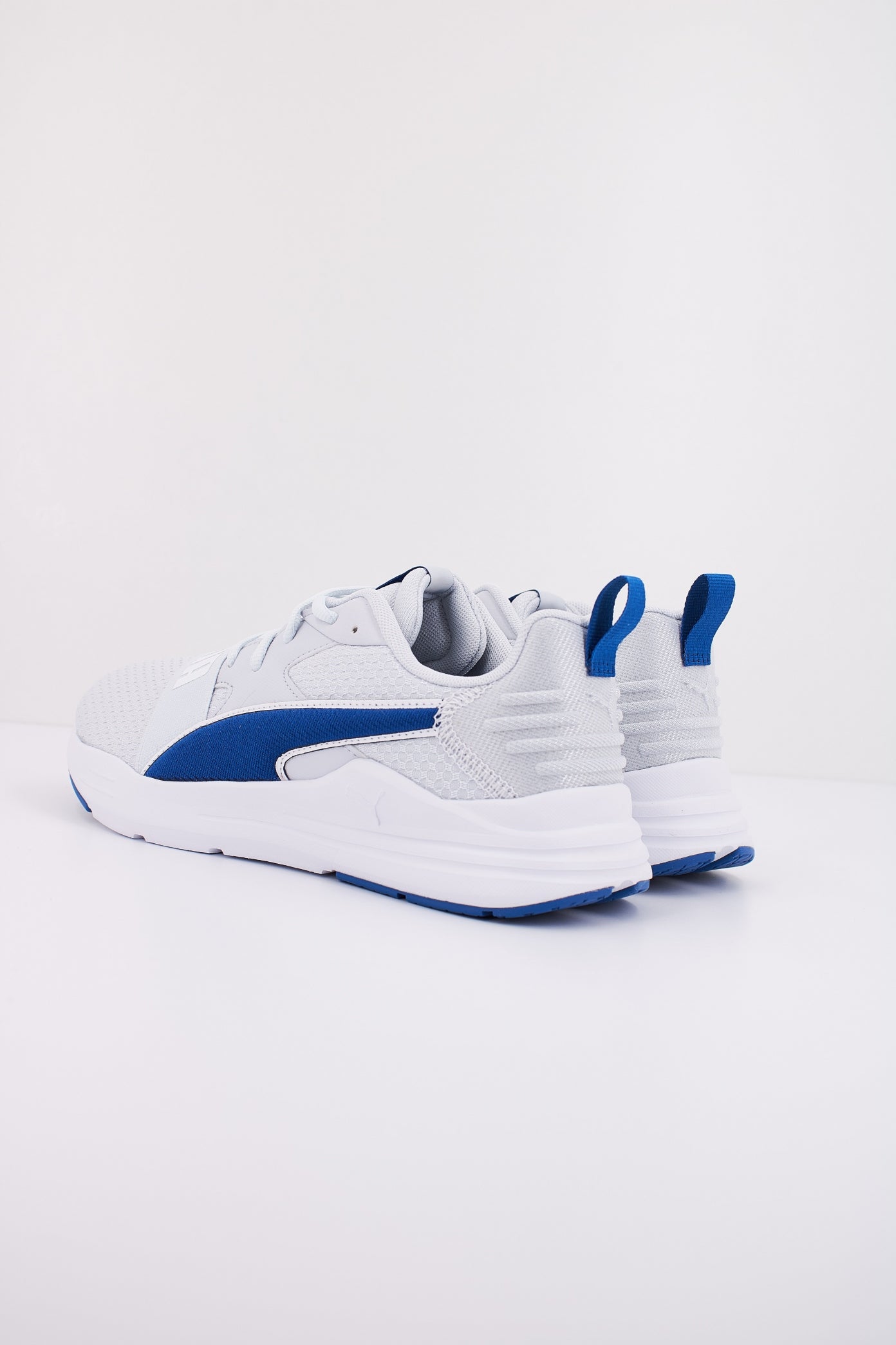 PUMA  WIRED RUN PURE en color GRIS  (4)