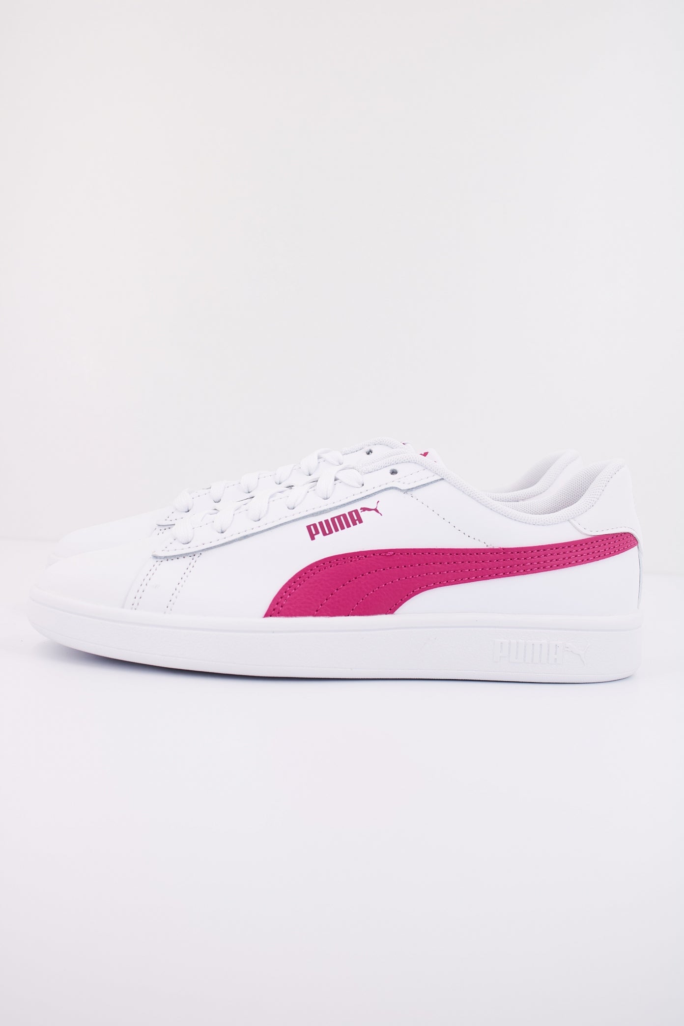 PUMA SMASH . L JR en color BLANCO  (1)