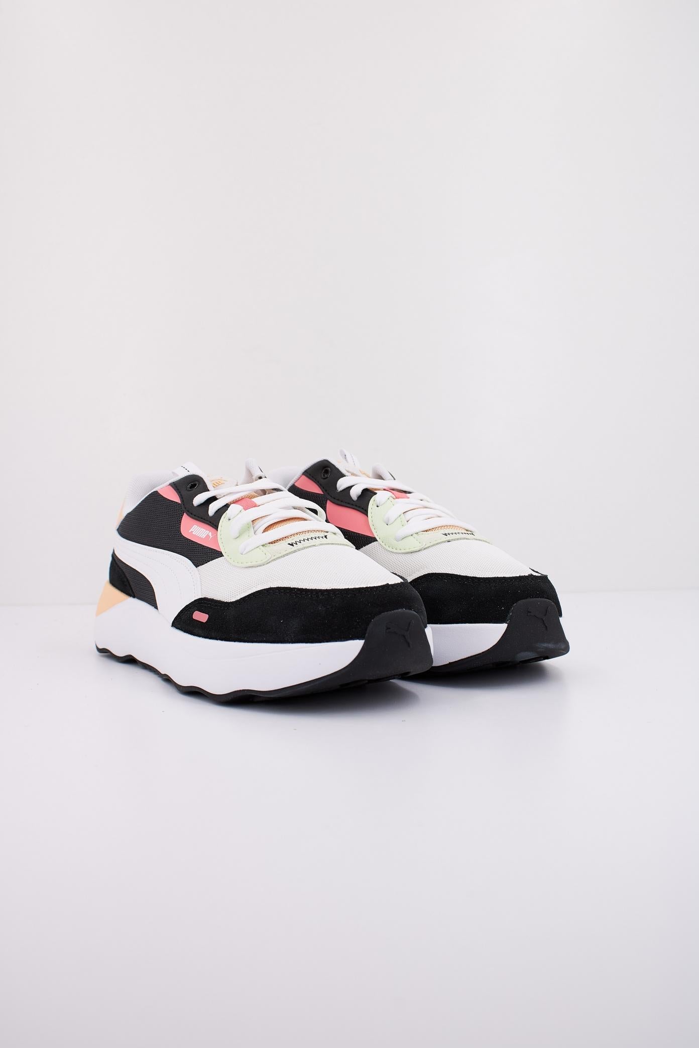 PUMA RUNTAMED PLATFORM en color BLANCO  (2)