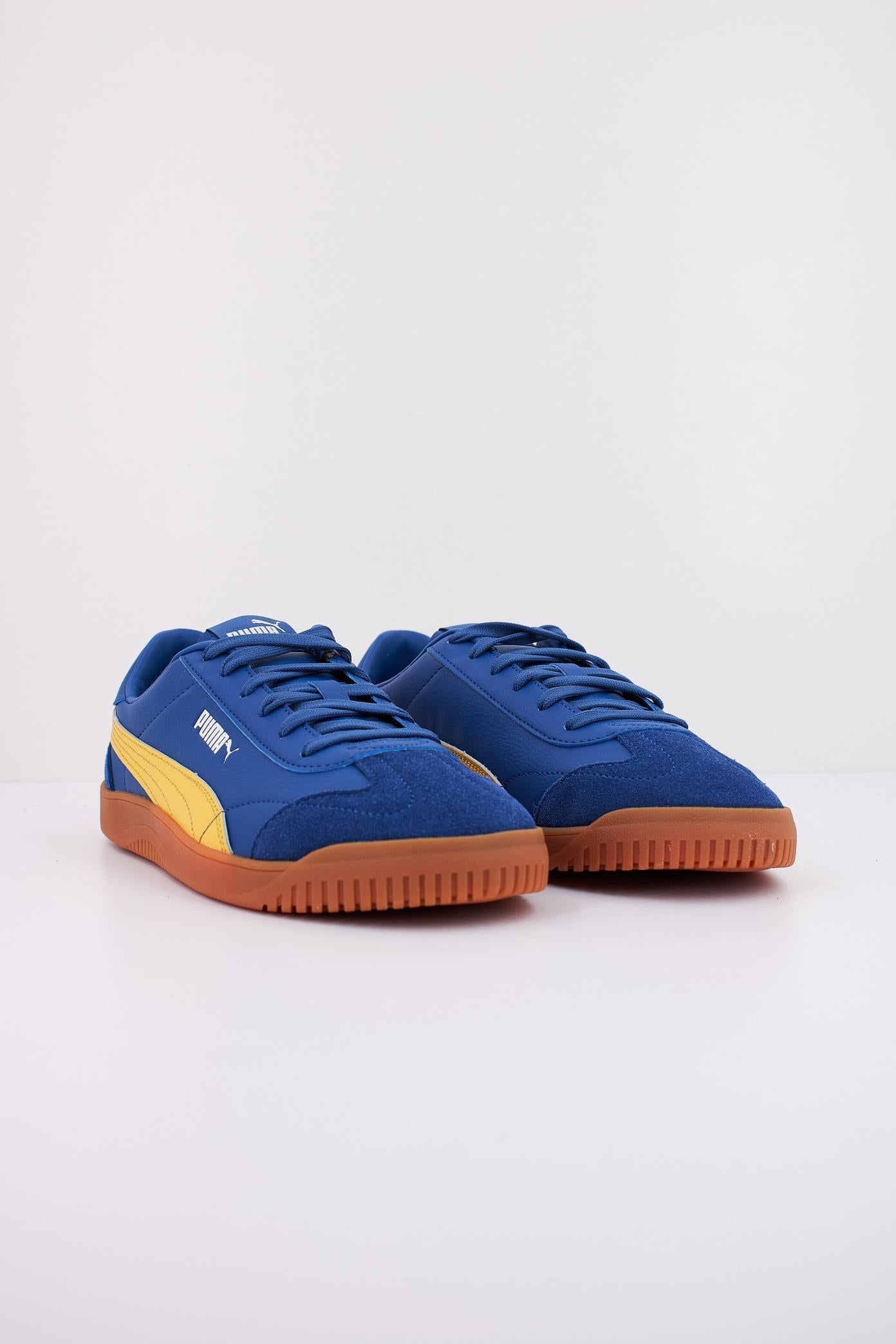 PUMA CLUB V SD en color AZUL  (2)