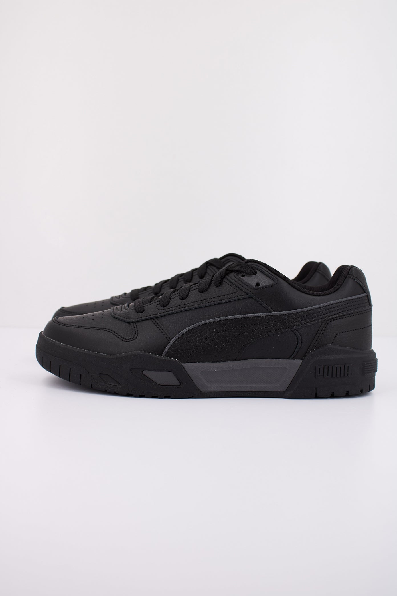 PUMA RBD TECH CLASSIC en color NEGRO  (1)