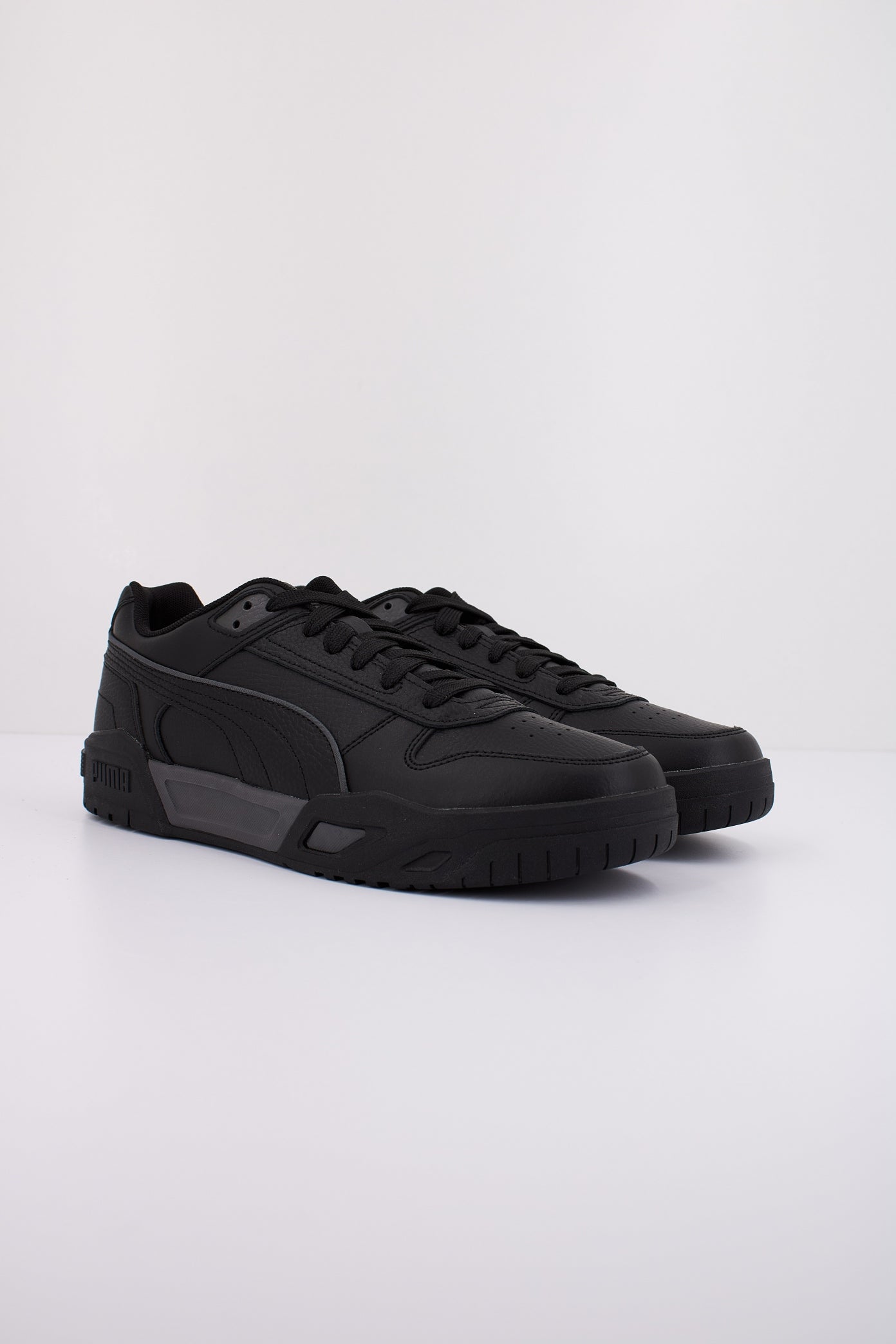 PUMA RBD TECH CLASSIC en color NEGRO  (2)