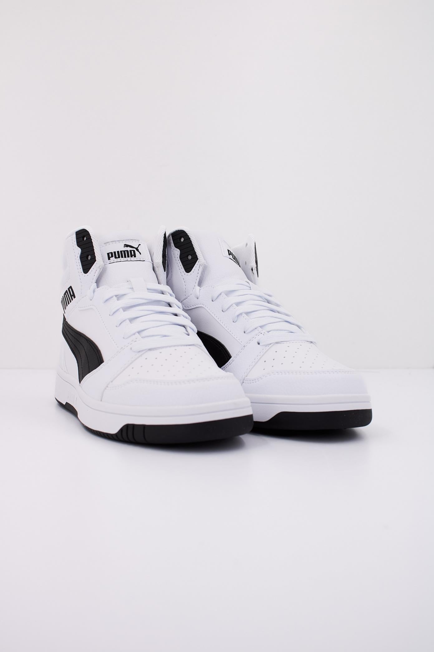 PUMA REBOUND V MID JR en color BLANCO  (2)
