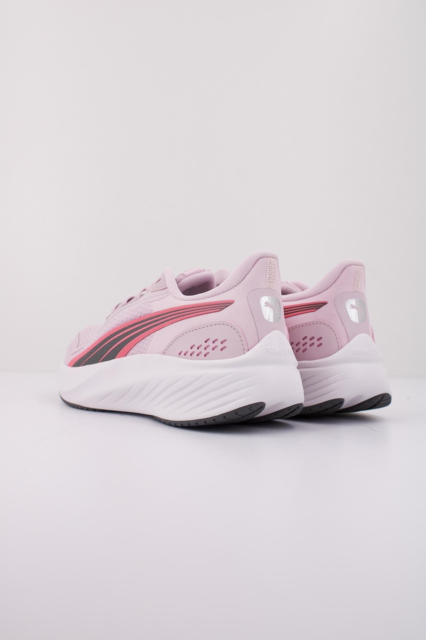 PUMA POUNCE LITE JR en color ROSA  (4)