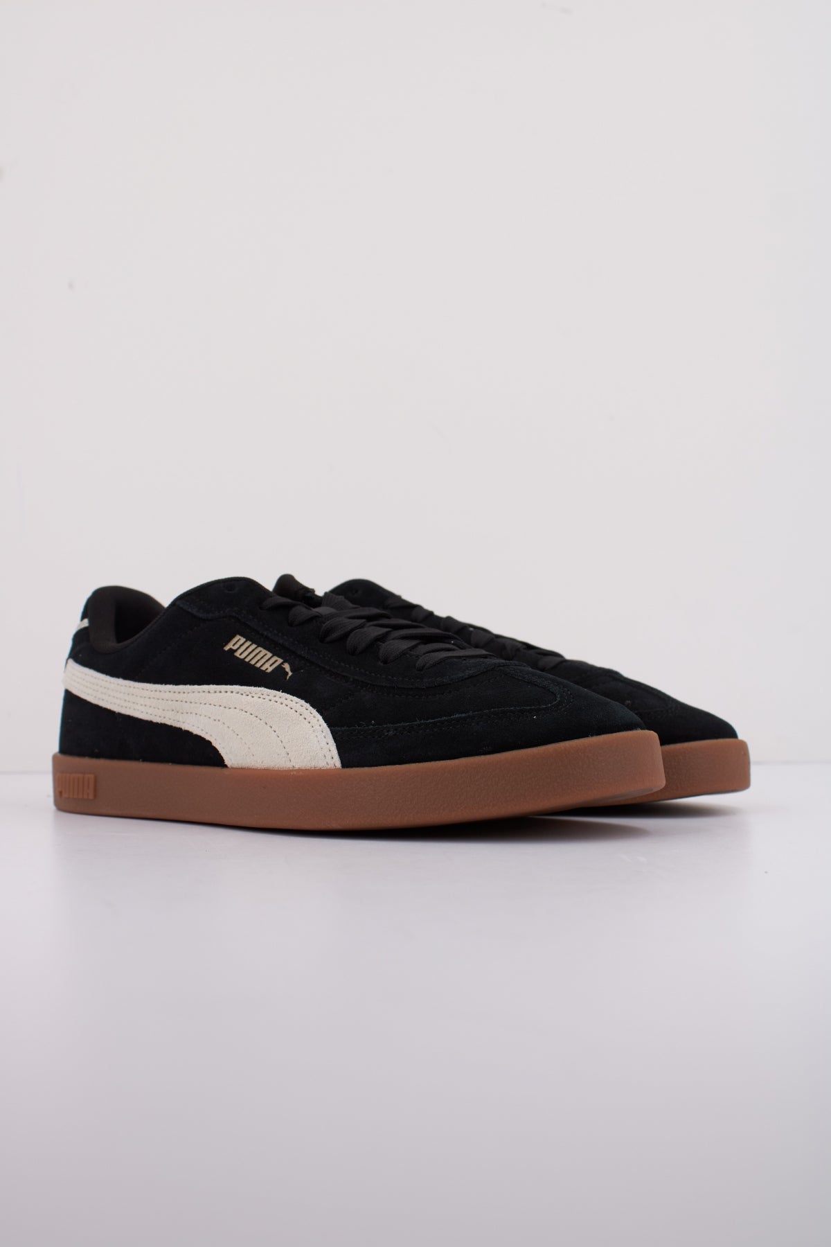 PUMA CLUB II ERA SUEDE en color NEGRO  (2)