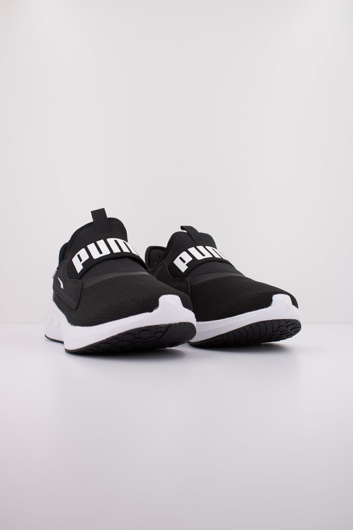 PUMA SOFTRIDE CARSON SLIPTECH I en color NEGRO  (2)