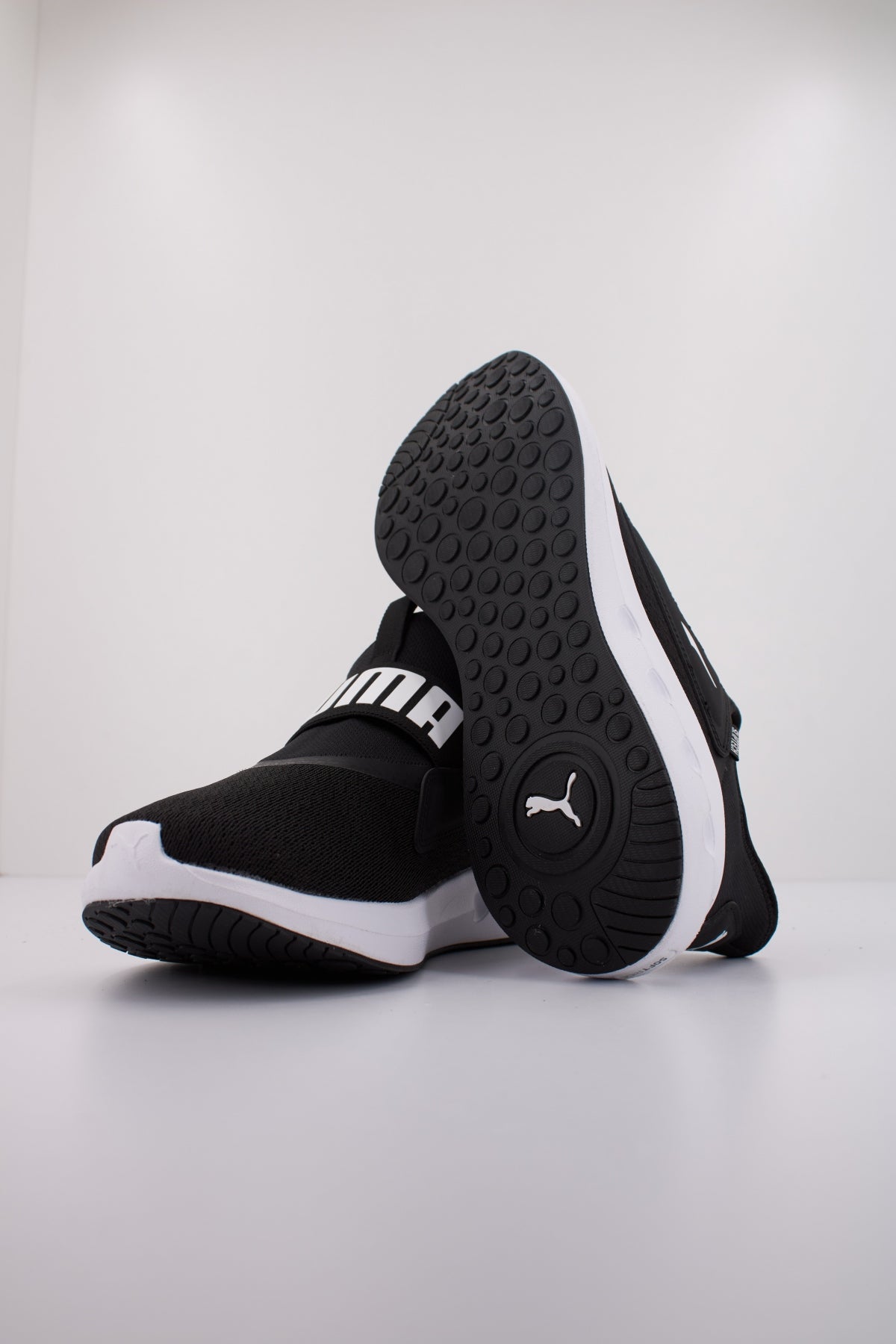 PUMA SOFTRIDE CARSON SLIPTECH I en color NEGRO  (5)