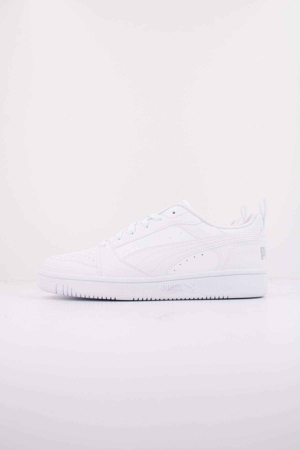 PUMA REBOUND V LOW en color BLANCO  (1)