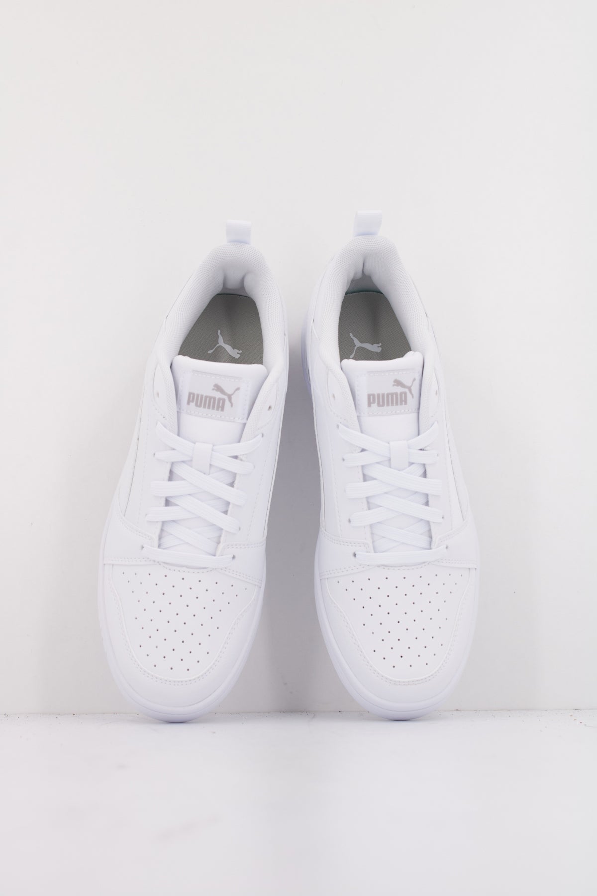 PUMA REBOUND V LOW en color BLANCO  (3)