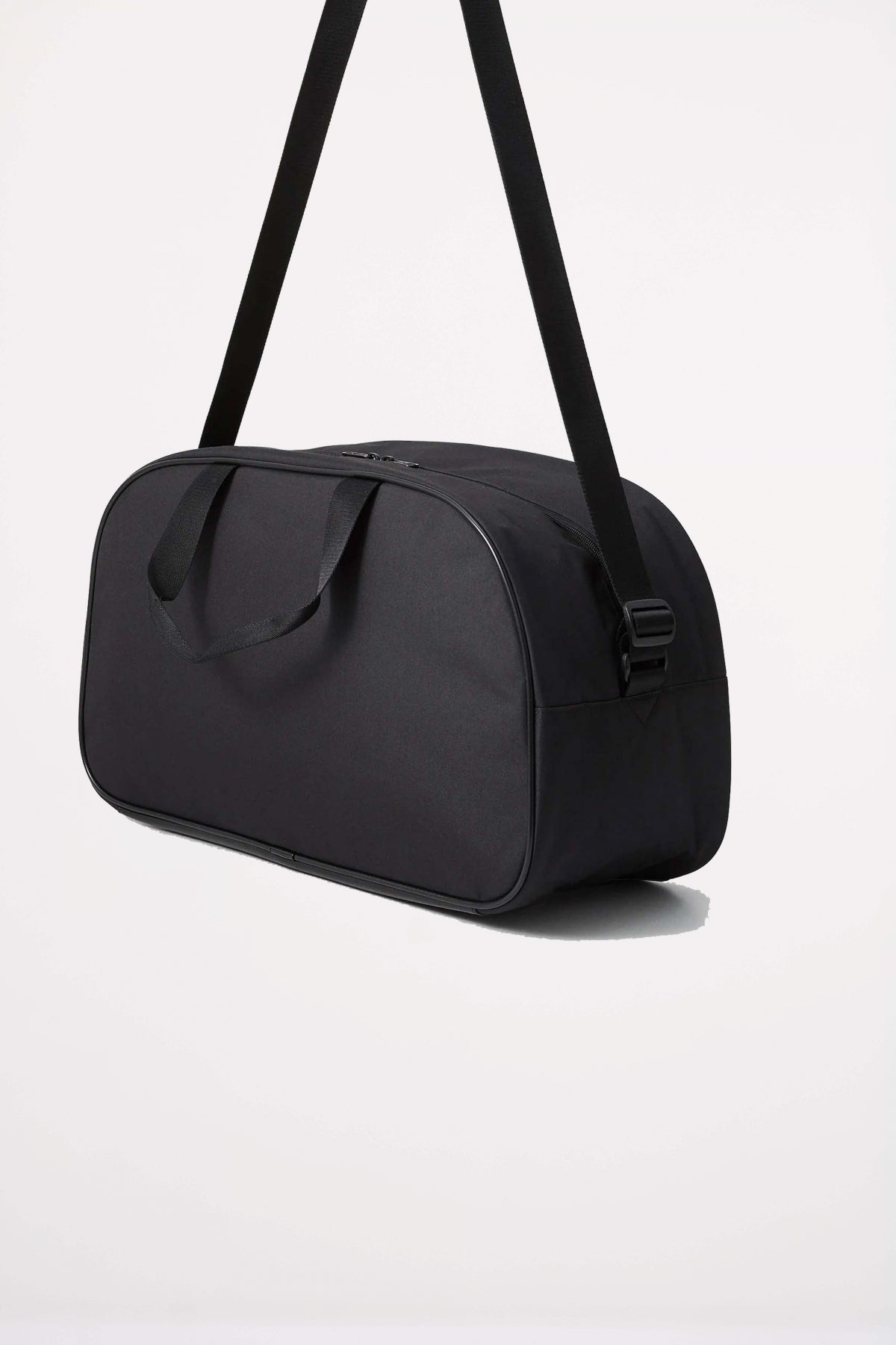 PUMA CAMPUS GRIP BAG en color NEGRO  (2)