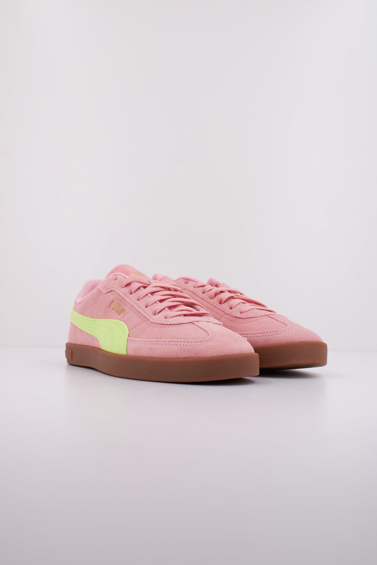 PUMA CLUB II ERA SUEDE en color ROSA  (2)