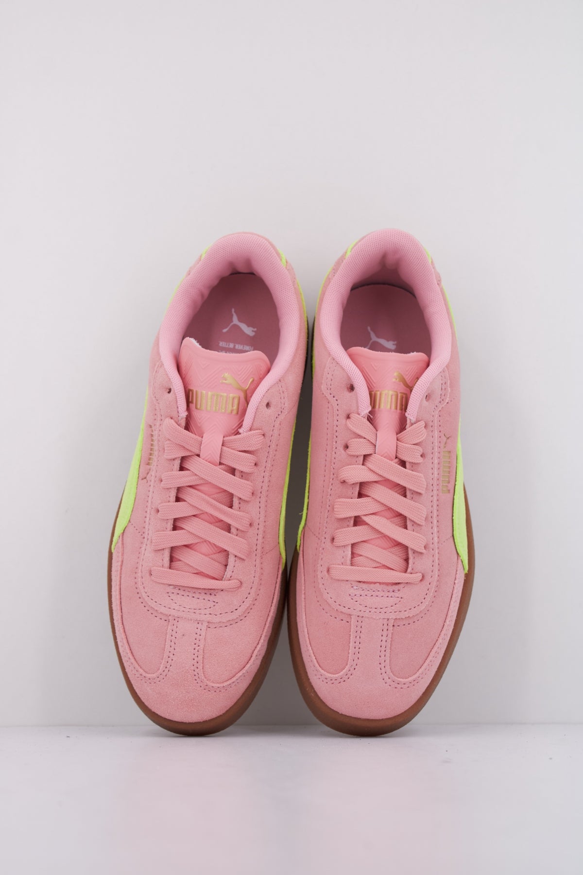 PUMA CLUB II ERA SUEDE en color ROSA  (3)