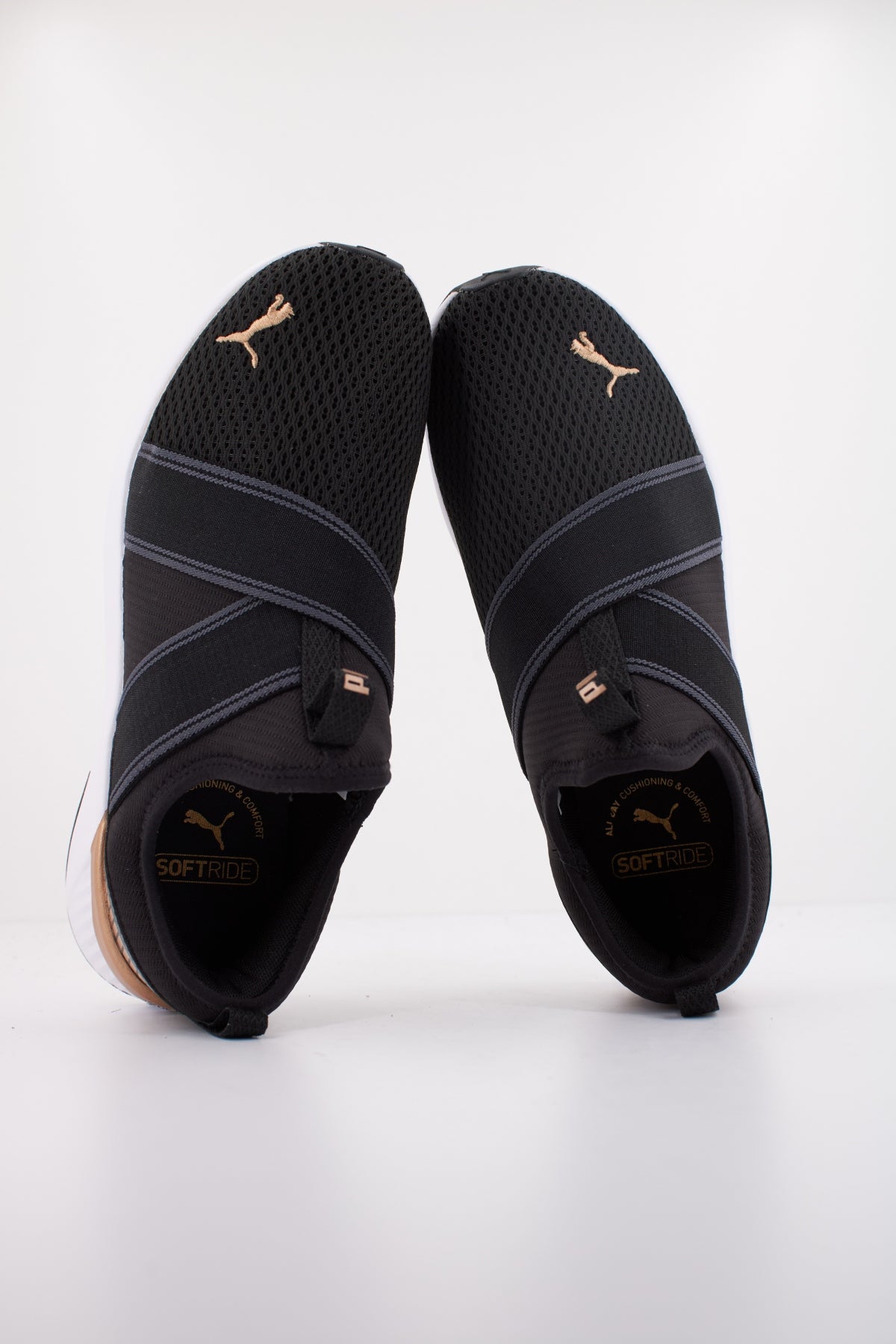PUMA  SOFTRIDE HARLI SLIP ON WNS  en color NEGRO  (3)