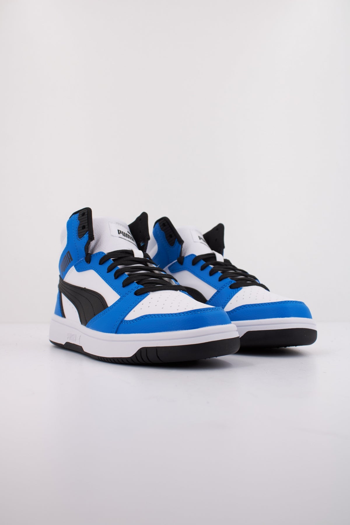 PUMA REBOUND V MID JR en color BLANCO  (2)