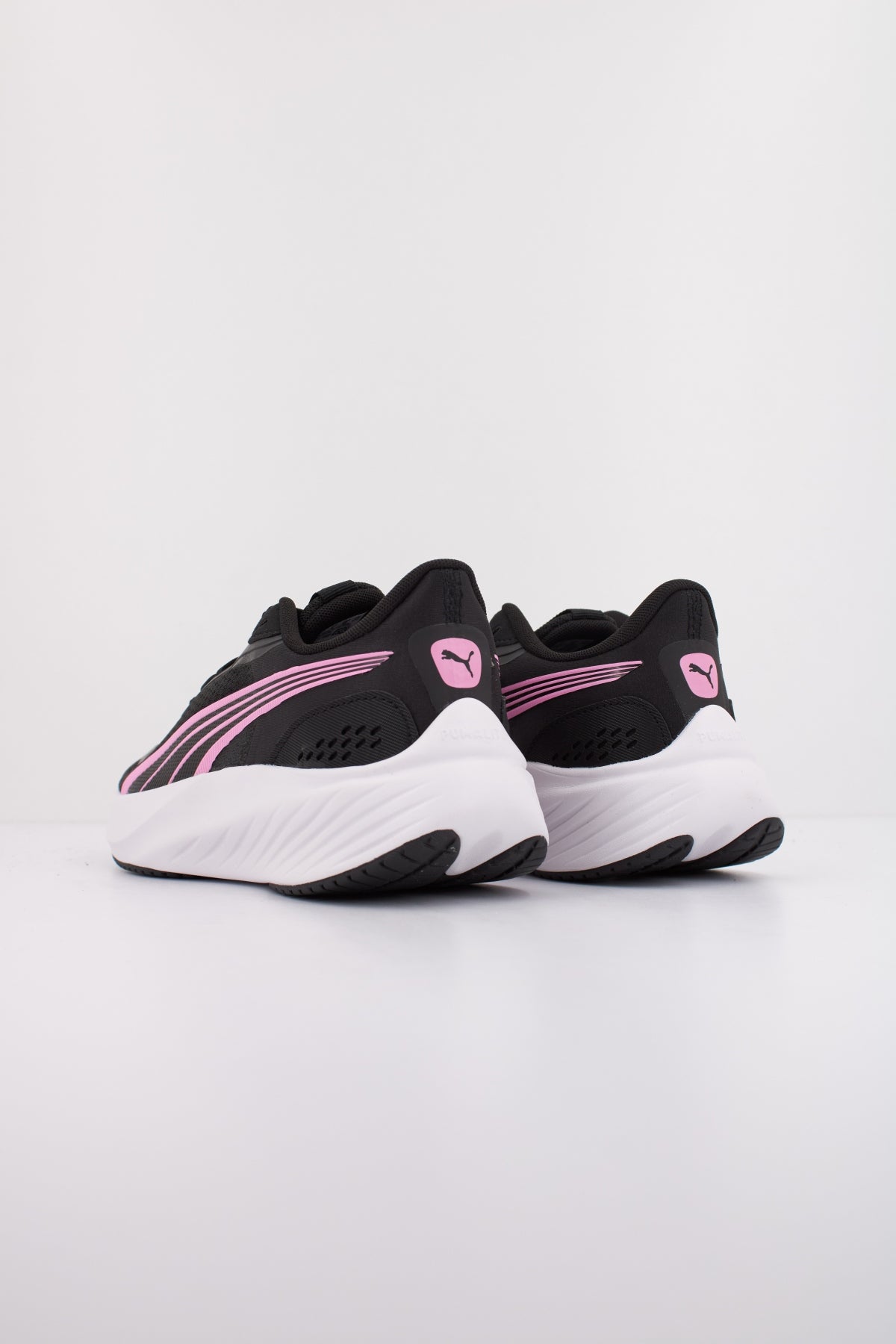 PUMA POUNCE LITE JR en color NEGRO  (4)