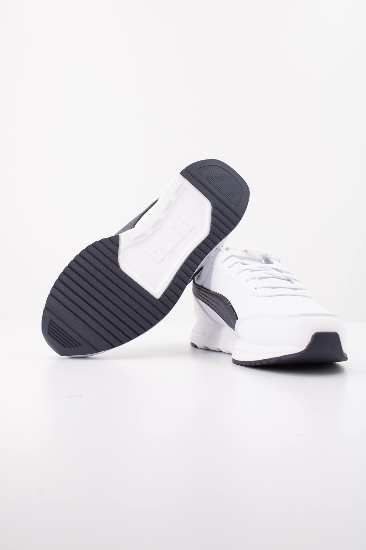 PUMA   en color BLANCO  (5)