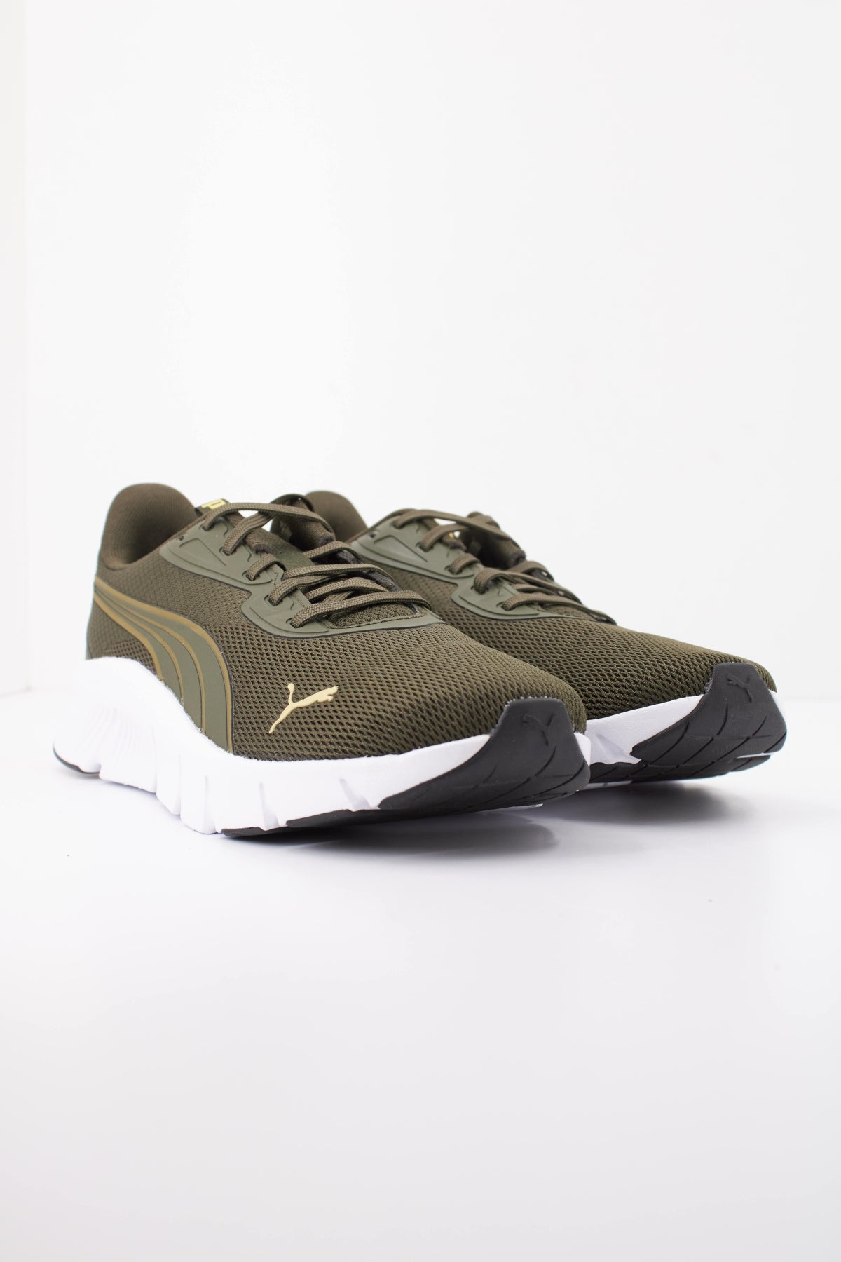 PUMA  en color VERDE  (2)