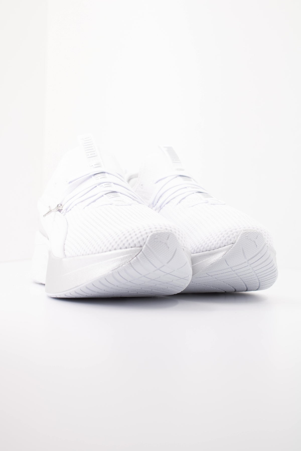 PUMA   en color BLANCO  (2)