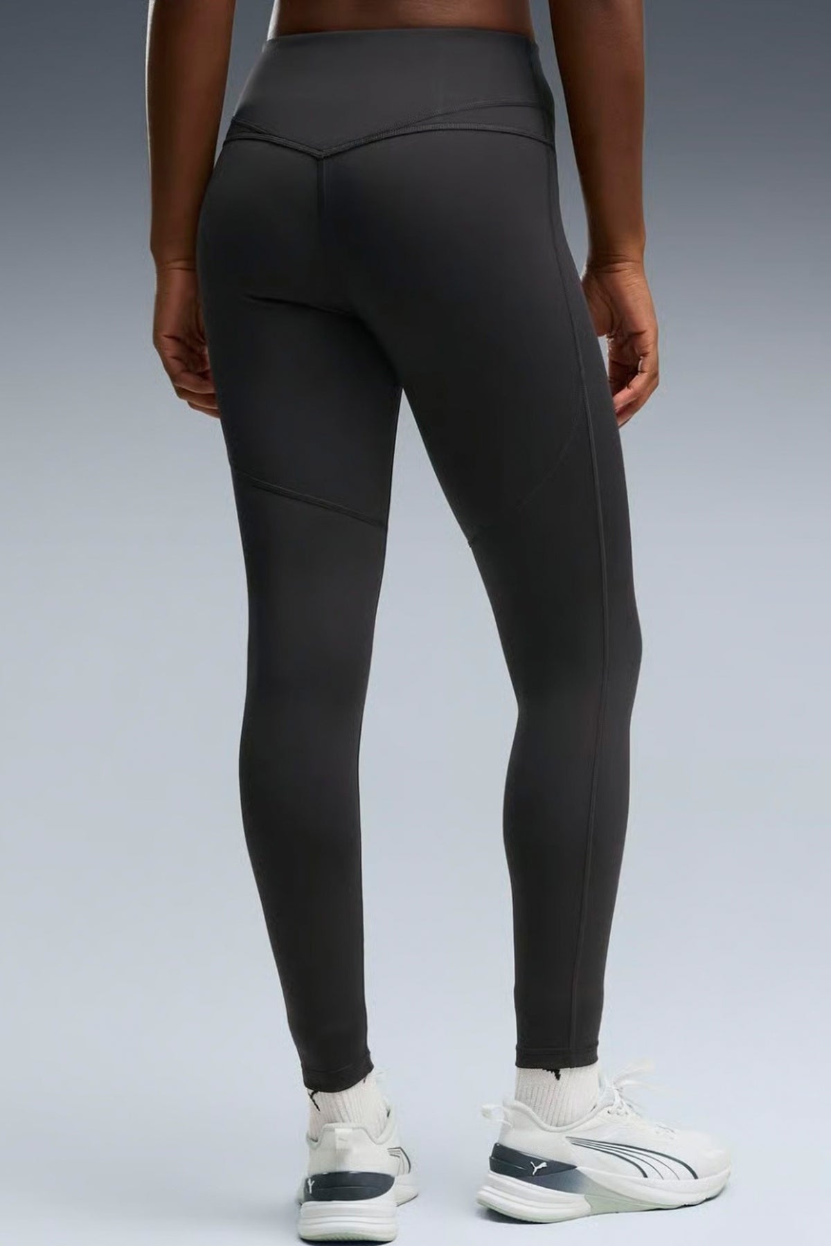 PUMA  SHAPE TIGHT  en color NEGRO  (2)