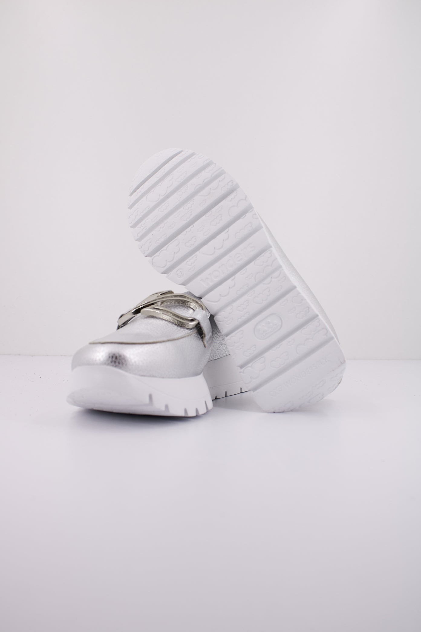 WONDERS A en color PLATA  (4)