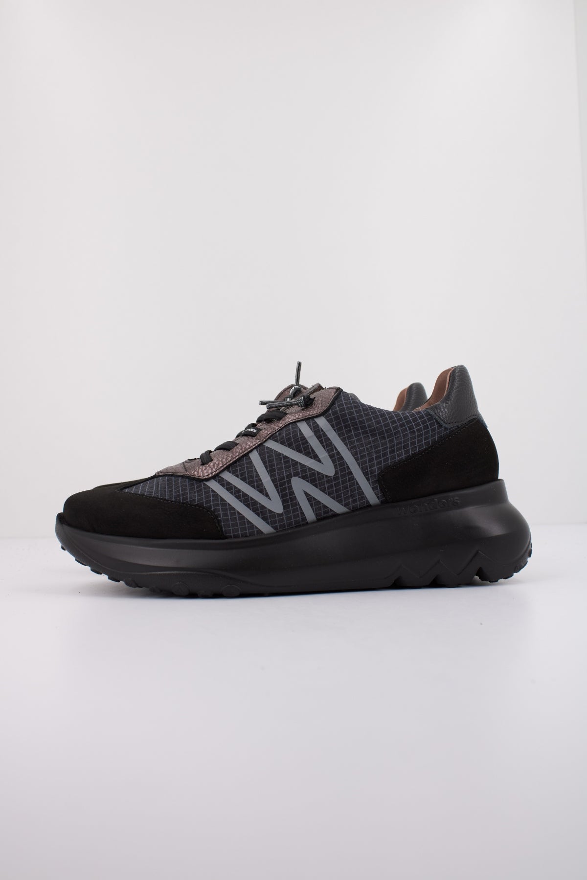 WONDERS A en color NEGRO  (1)