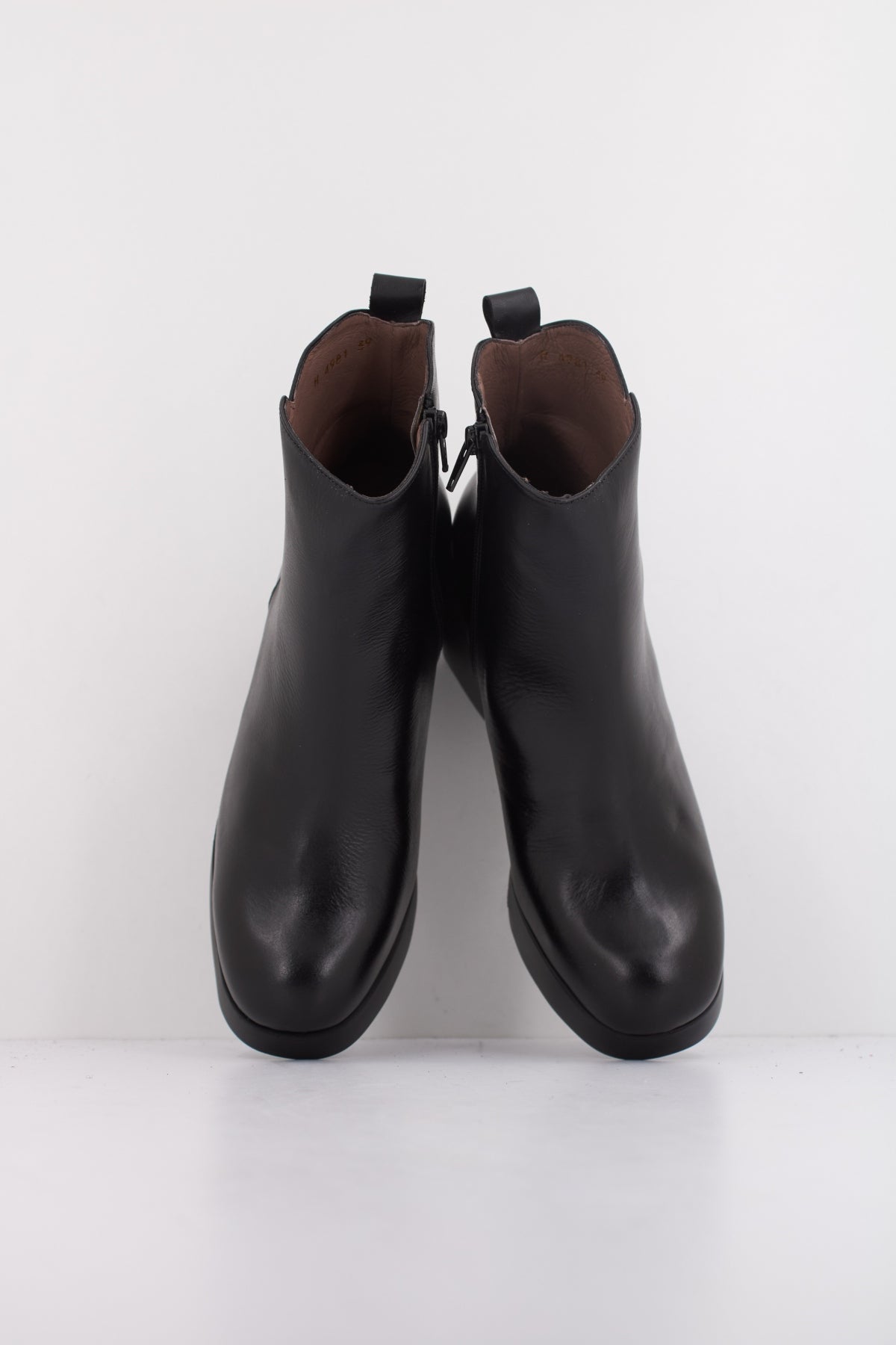 WONDERS H en color NEGRO  (3)