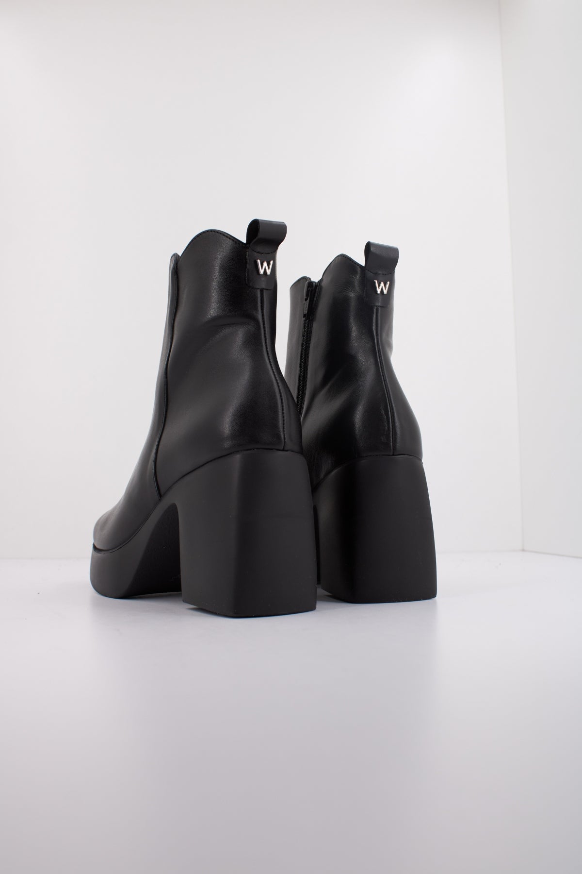 WONDERS H en color NEGRO  (4)