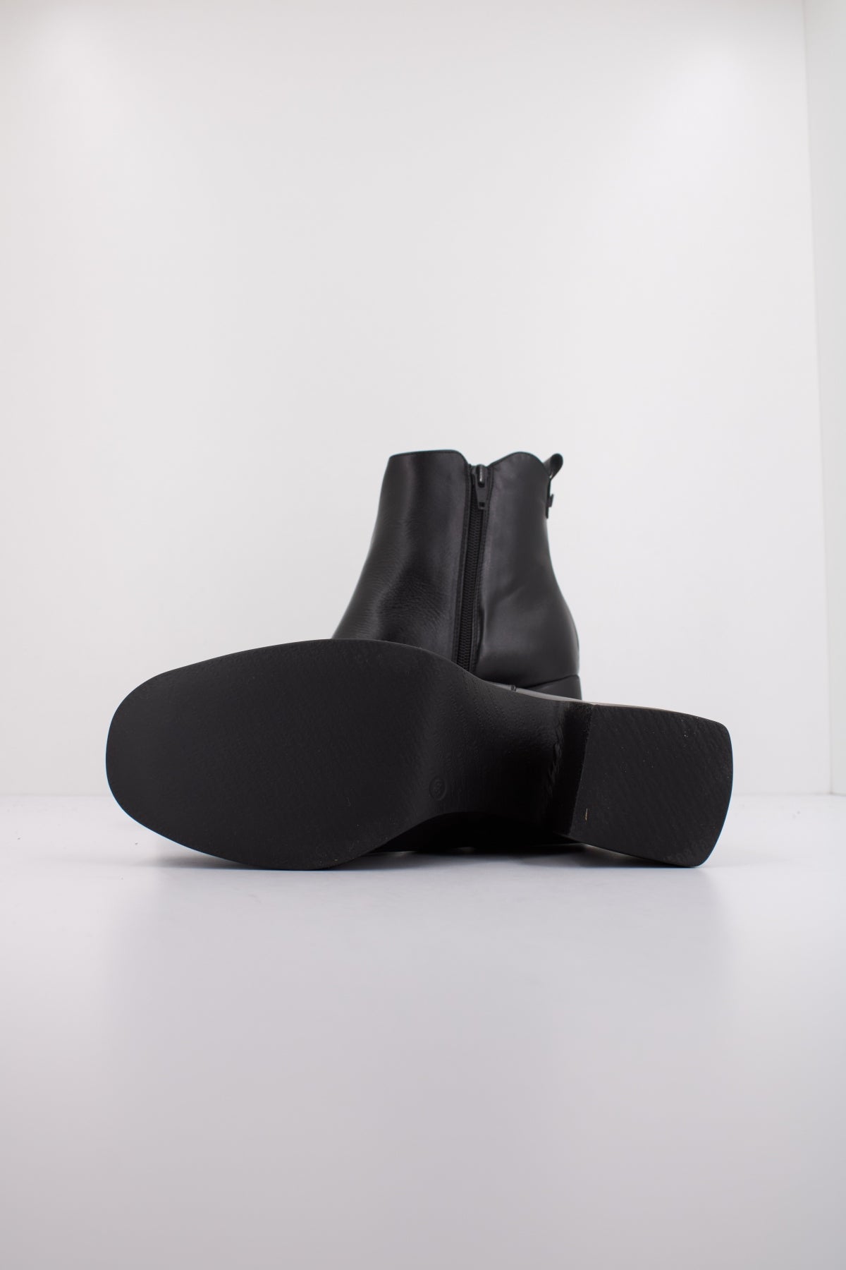 WONDERS H en color NEGRO  (5)