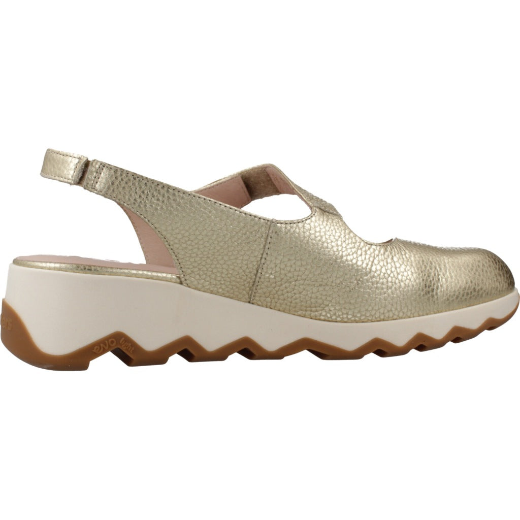 WONDERS SANDALIA CERRADA en color ORO  (4)