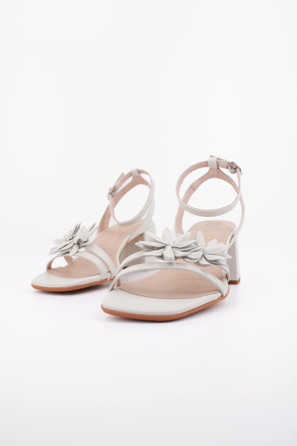 WONDERS F en color BLANCO  (2)