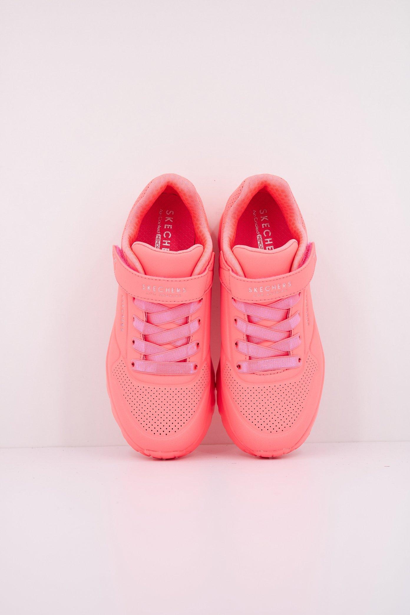SKECHERS UNO LITE en color ROSA  (3)