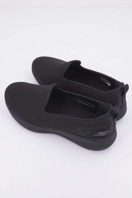 SKECHERS GO WALK STABILITY en color NEGRO  (2)