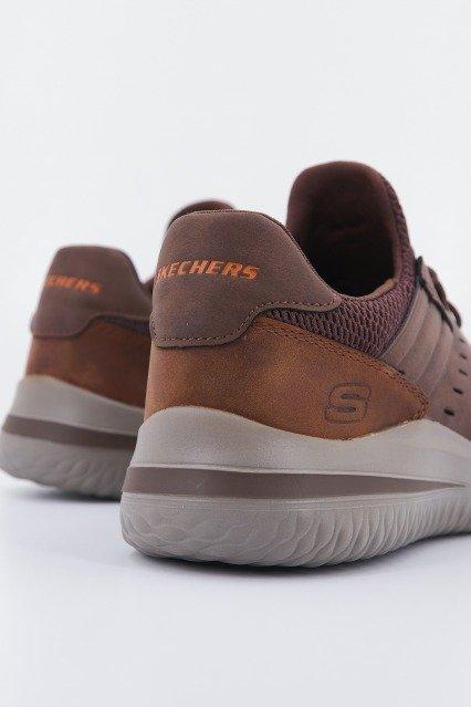 SKECHERS DELSON . EZRA en color MARRON  (3)