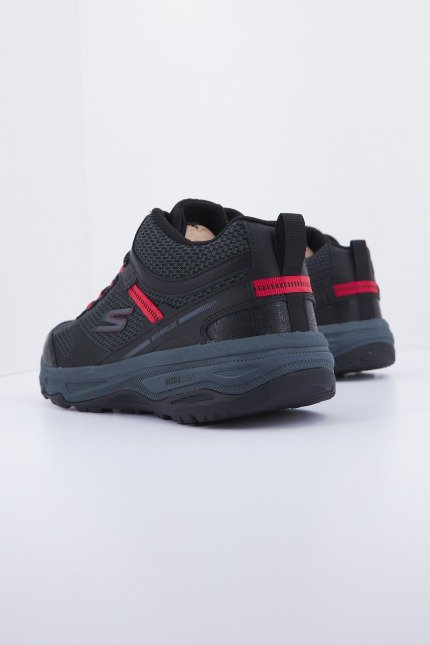 SKECHERS GO RUN TRAIL ALTITUDE en color NEGRO  (3)